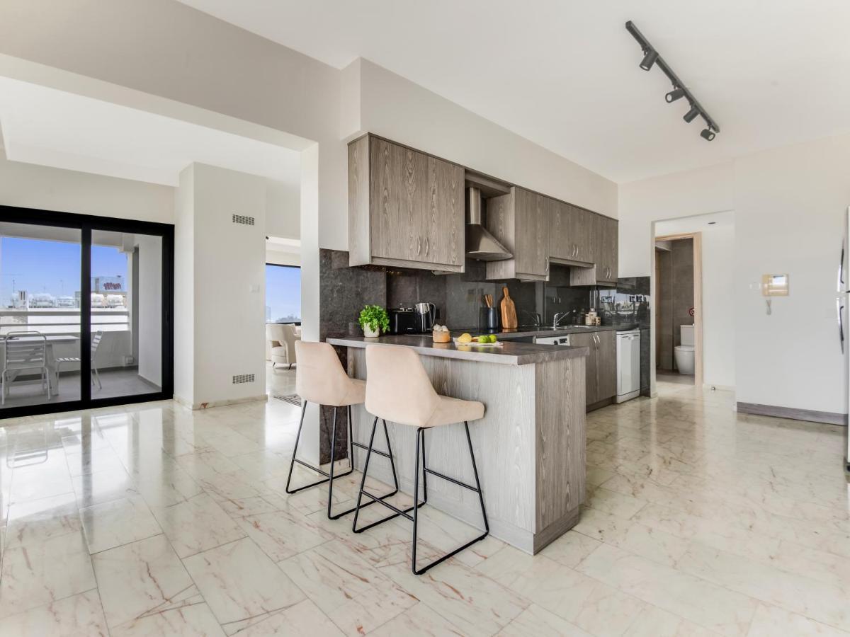 Sanders Coral Court Penthouse - Cute 3-Bedroom Apartment With Balcony 레메소스 외부 사진