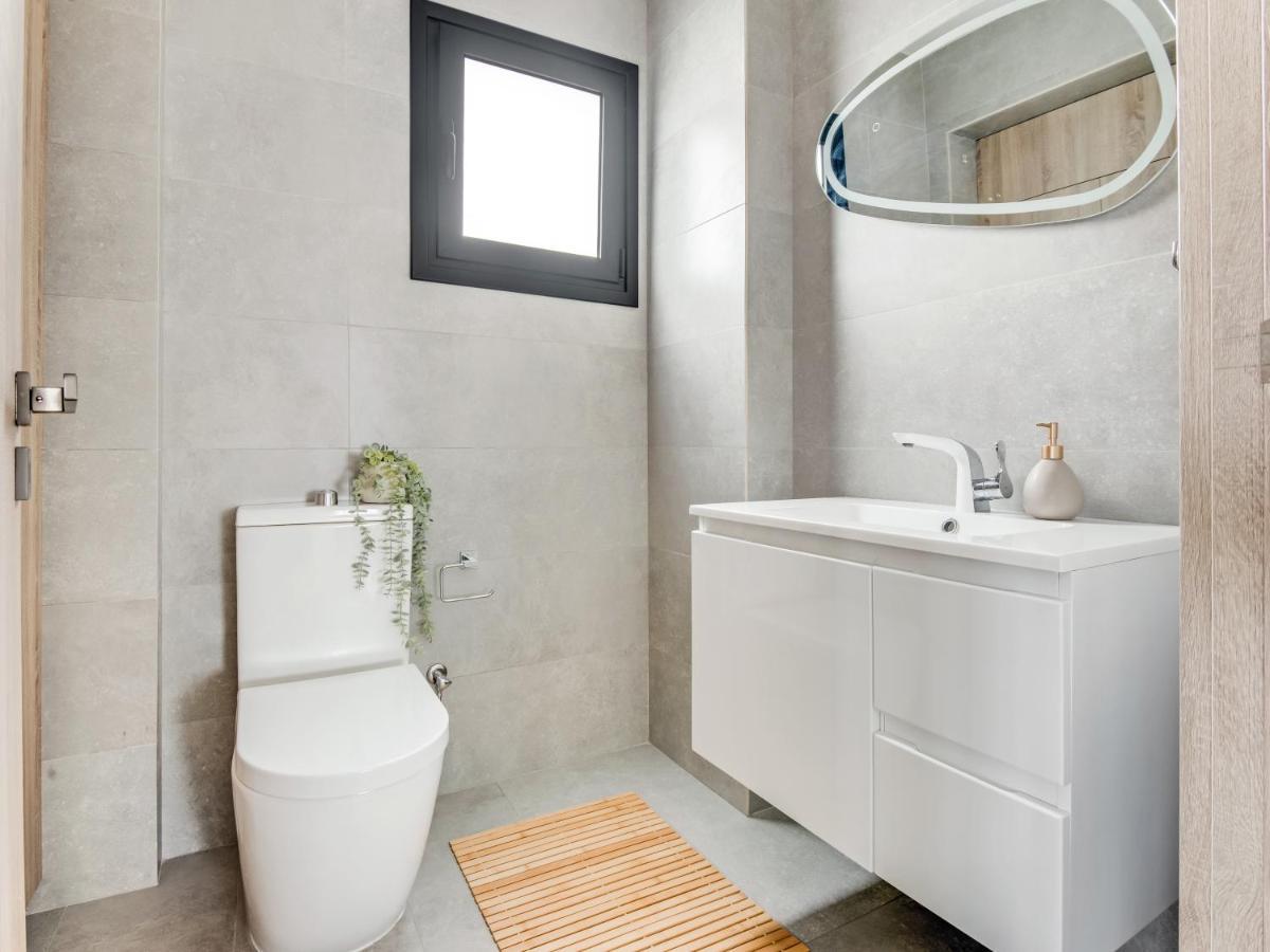 Sanders Coral Court Penthouse - Cute 3-Bedroom Apartment With Balcony 레메소스 외부 사진