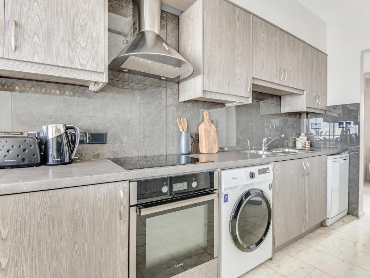 Sanders Coral Court Penthouse - Cute 3-Bedroom Apartment With Balcony 레메소스 외부 사진